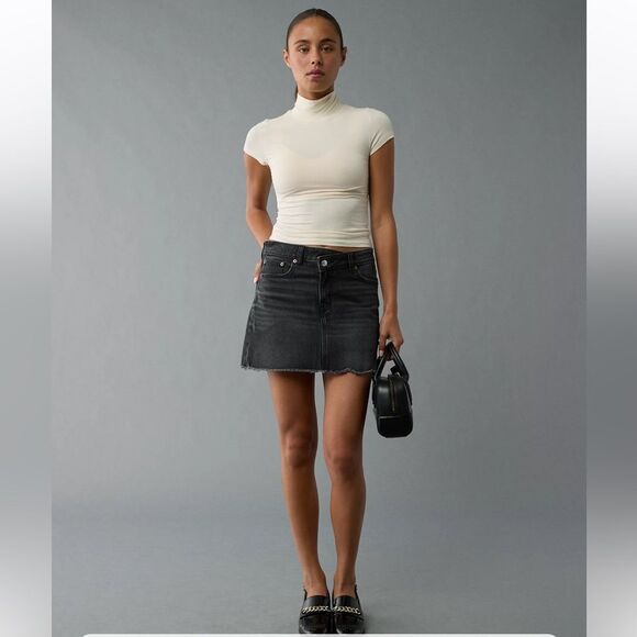 AE M Cream Cropped Soft & Sexy Mock Neck Short Sleeve Jersey T-Shirt - Picture 1 of 13